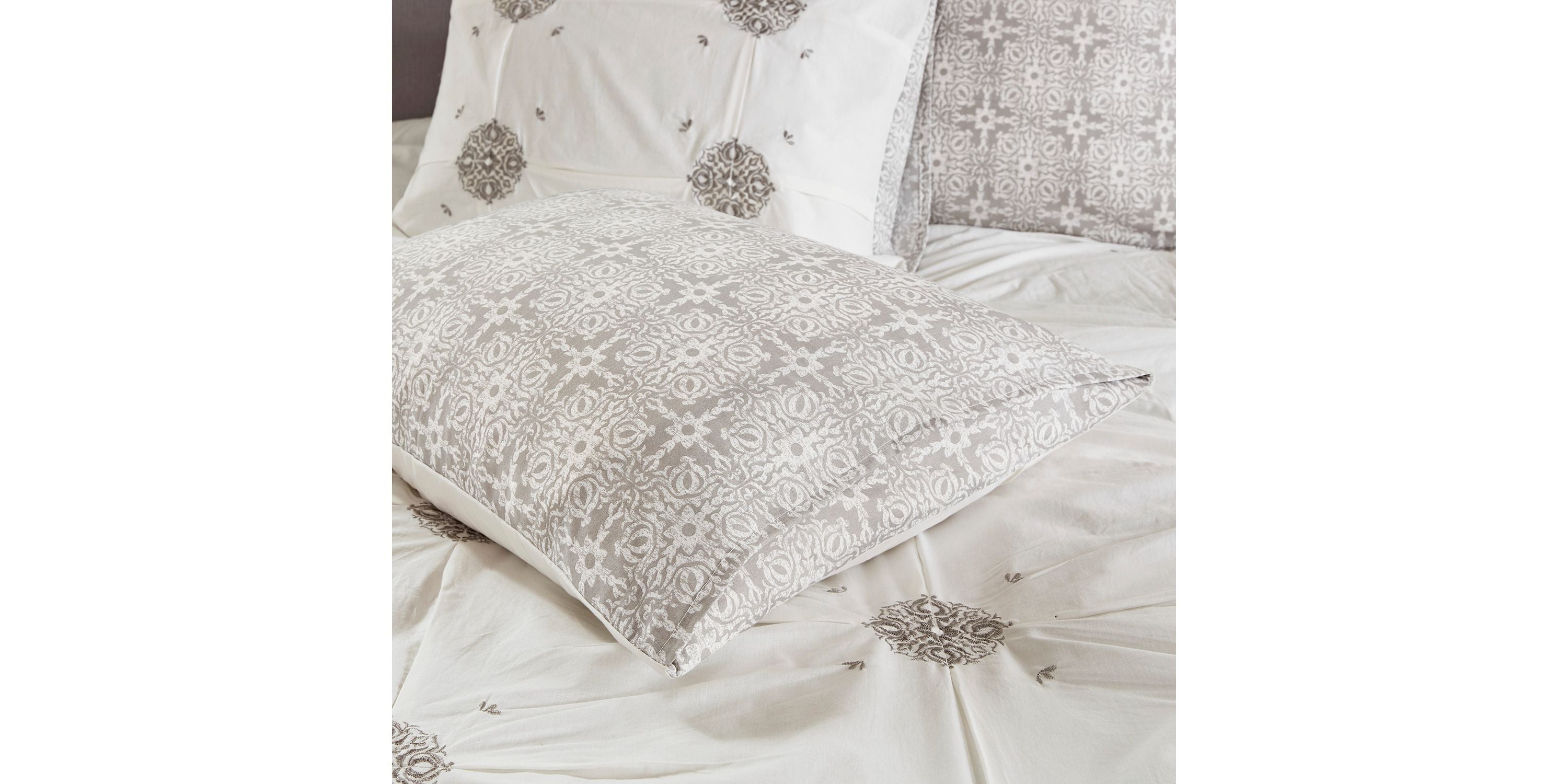 Madison Park Bedding Malia Embroidered Cotton Reversible Duvet Cover Set 4 Piece