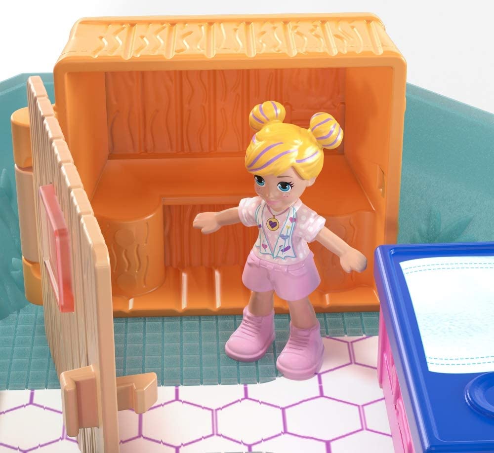 Polly Pocket Aged 4 Plus Pamperin Perfume Spa Day Playset